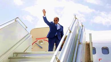 رئيس الصومال يتوجه إلى كينيا في رابع زيارة خارجية منذ انتخابه رئيسا